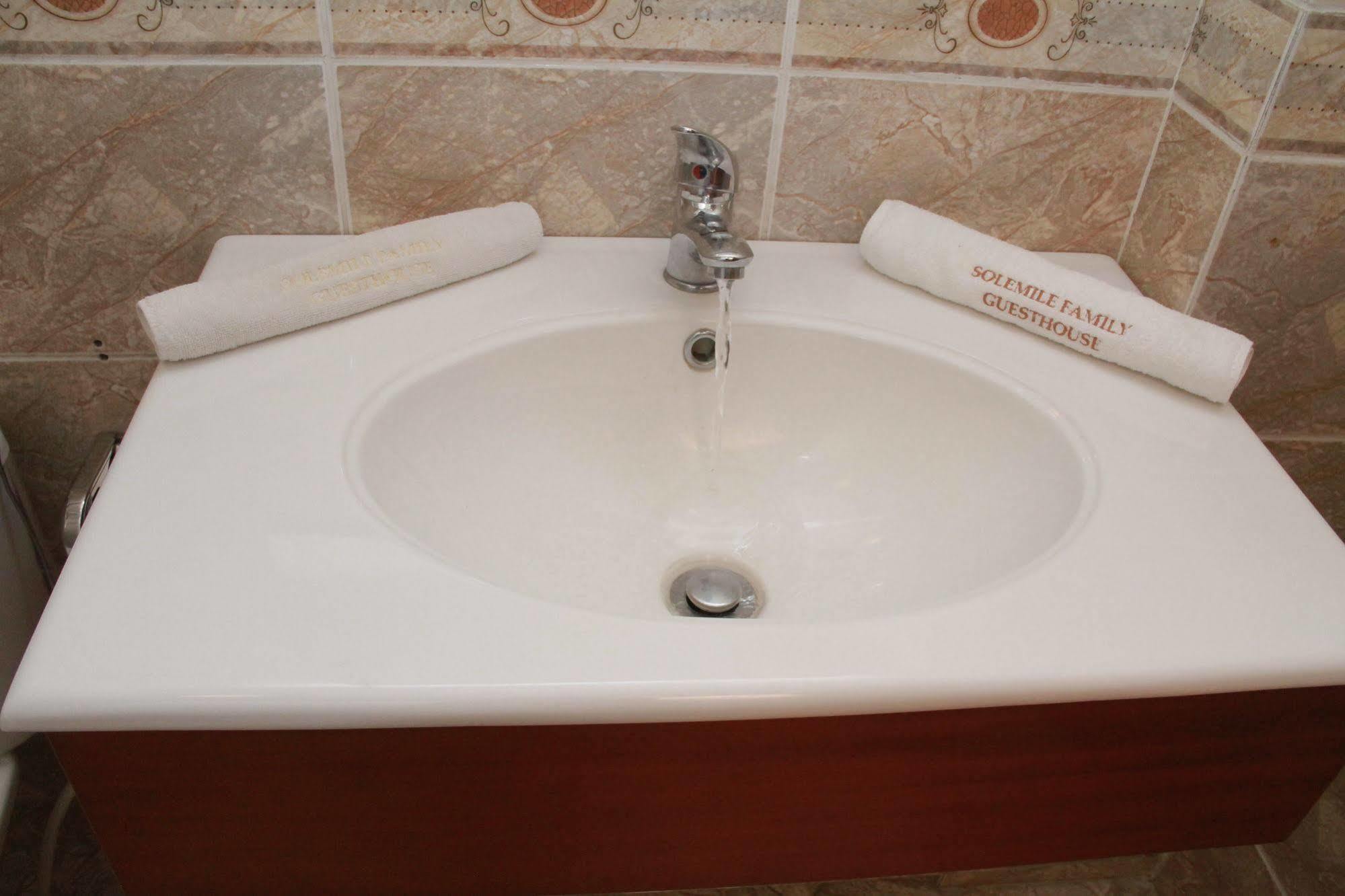 Solmile Family Guest House Addis Ababa Bagian luar foto